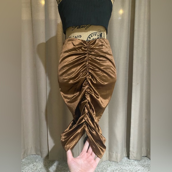 New LUSH ruched pencil skirt - Picture 8 of 14
